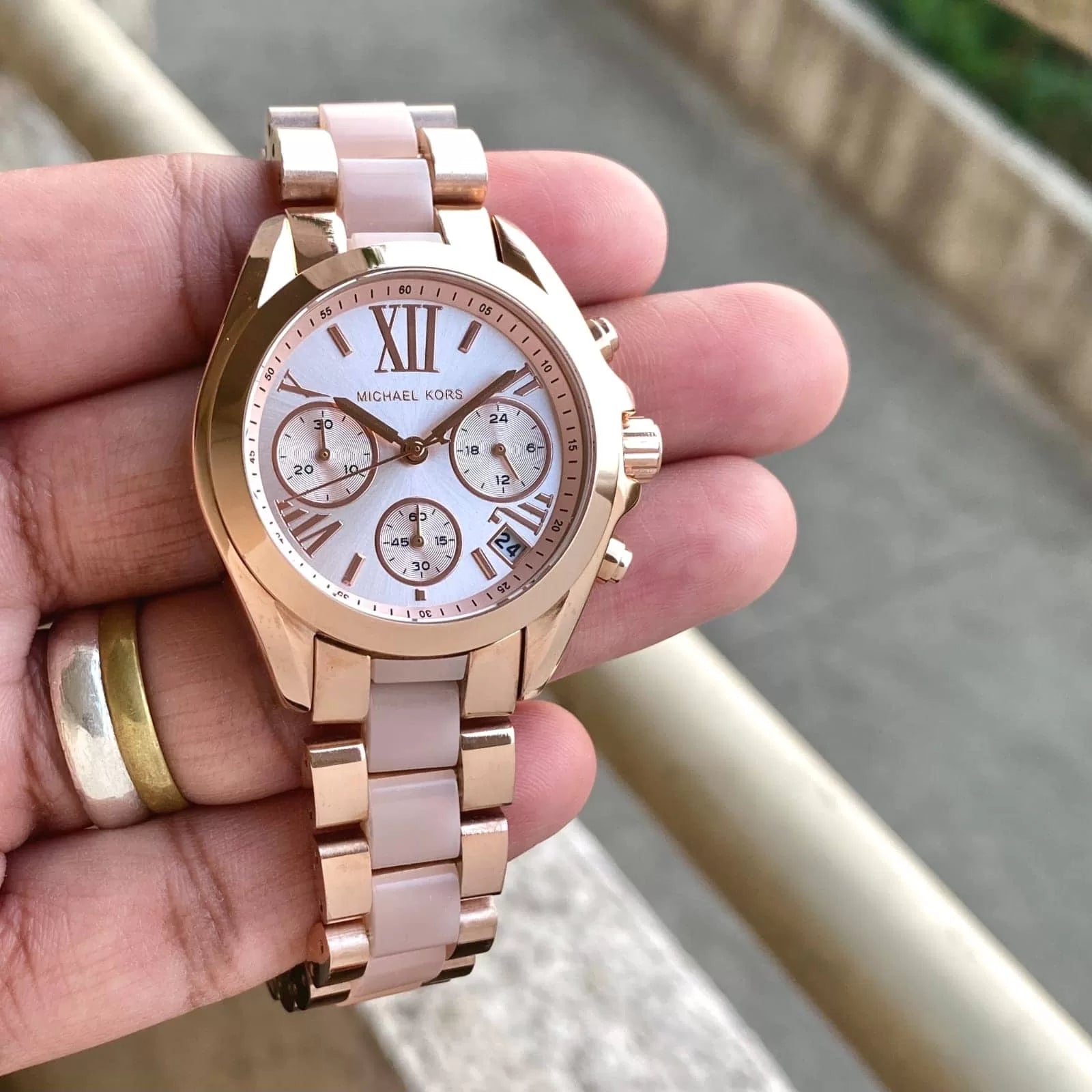 Imported premium premium wrist watch with metal strap