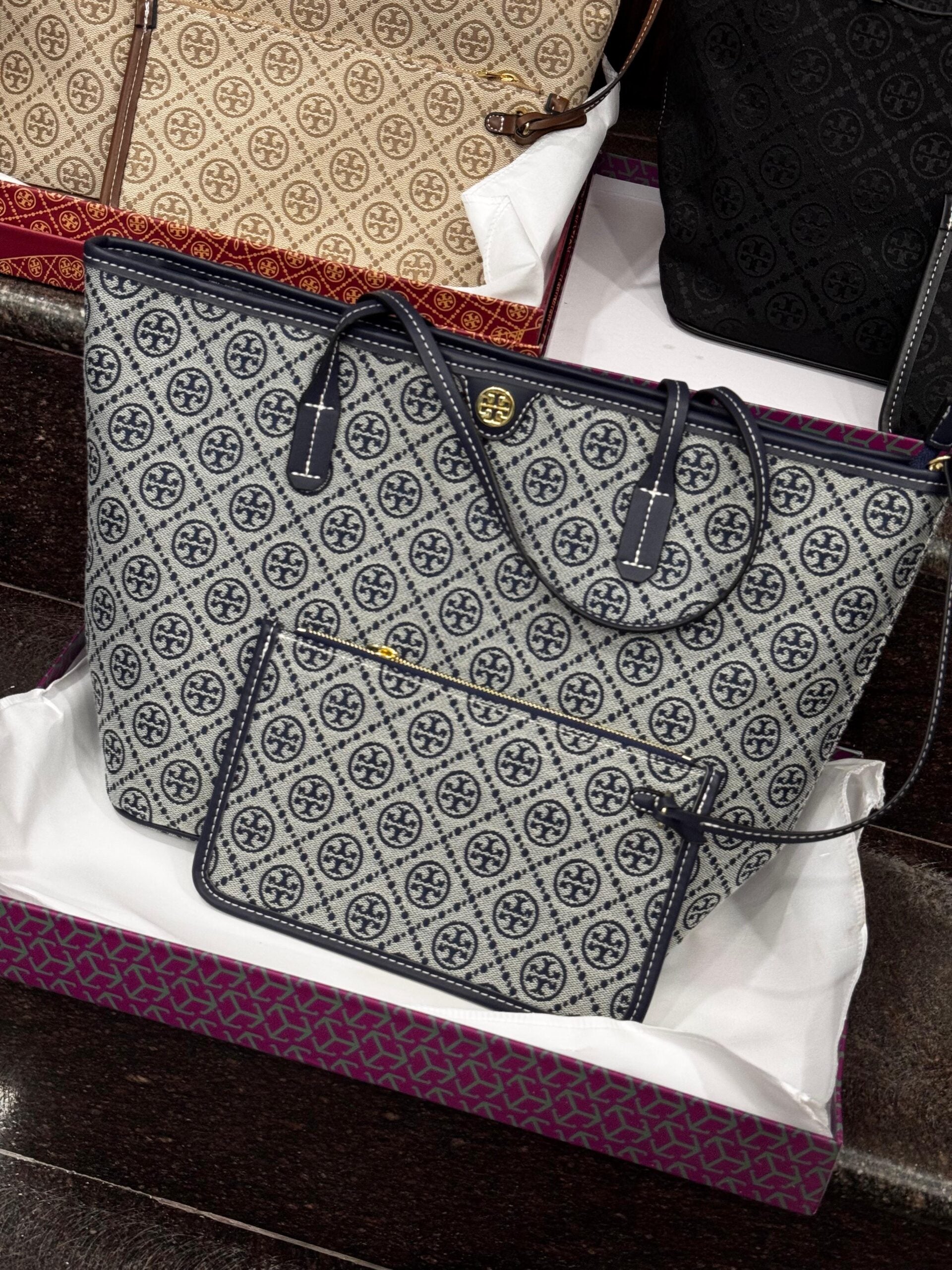 Louis Vuitton High quality slings - Black