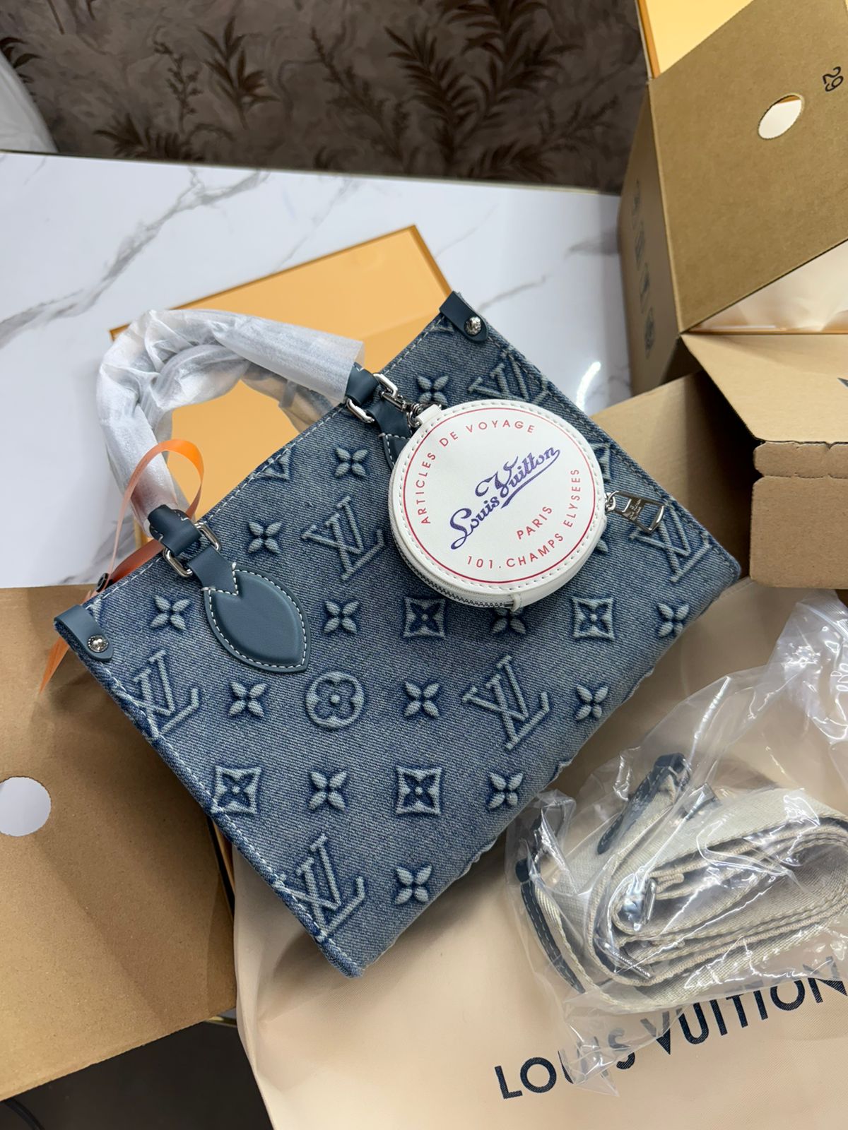 Louis Vuitton imported first copy tote bags
